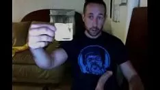 Abspielen Strecken Sie einen Magnum-Gummi aus