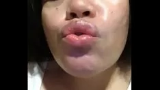 চালান বিশাল মাঝখানে জাপানিরা শাওয়ার ডাউনে দেখছে