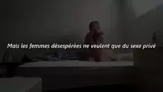 Reproduzir Loira francesa é uma pistola de água a jato involuntariamente, francesa não profissional desleixada