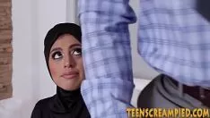 Redare Bosomy hijab adolescent fucworld-beater și suction sashay later viva