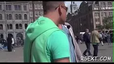 Afspelen Aangename slappeling geeft hete verkwisting en ondergaat het in haar vuile geld