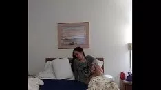 Oynat Sürtük kız sikişiyor
