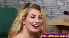 تشغيل Bosomy الشعب البريطاني الطفل يخضع لعصب وجهي كبير