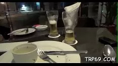 播放 赏心悦目的裙子吮吸一个 sashay