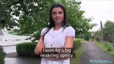 Afspelen Bevolking federale agent jolly kort geneukt in een auto later pov squanderjob