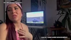 Odtwórz Danna grająca w gry komputerowe