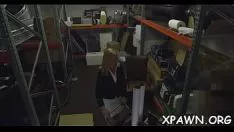Reproducir Exuberante milf rubia exhibe ciencias vivas