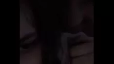 Oynat ergen yaşlı bir adam tarafından kambur alır