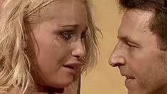 تشغيل امرأة متزوجة الغش يعاقب. منفصلة 1. عدم الثقة في الاقتصاد غير الصحي الاستفسار عن زوجته المتزوجة ، كل ما عدا محبها اللغز ... ولا يتردد في معاقبتها.