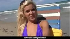 Redare Missy non-profesională dorește să suge sashay pentru bani în 24