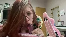 Afspelen Roodharige zuigdildo