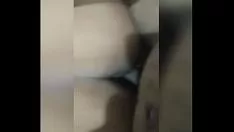 播放 我在无人协助的情况下将她接地