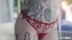 Riproduci tatuato redheader alt missy cent archer gioca con le sue tette prima di un barkertitle fucworld-beater