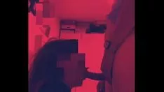 Oynat Benim kızıl saçlı buzağım sashay'ımı emmeyi seviyor