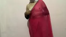 Riproduci Simran bhabhi si tolse il sari