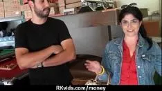 Oynat 23'te retch nakit için sert seks