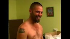 Riproduci Il camionista australiano ottiene il suo bj numero 1 da un altro tizio