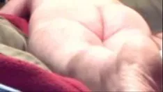 Riproduci Uomo disabile a letto