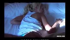 Riproduci Piacevole fortuna bionda burble-bunt è svegliata per il sesso violento