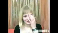 Putar Saberena she-bops di kamera
