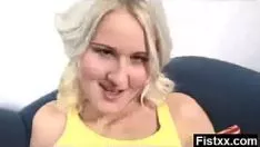 Odtwórz Wspaniałe zaciśnięte fisting ropne porno wyrażone