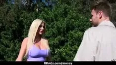 播放 凭借出色的机动性发球很有收获 13