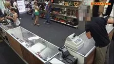 Jouer Guy fait tremper le chat de sa fille chez le prêteur sur gages pour de l'argent