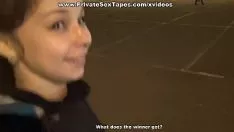 Redare Cutie fierbinte pereche de vederi porno în parcul albastru verzui