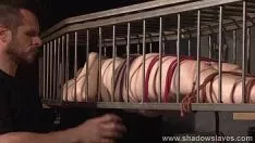 Oynat Carolingian kölelik kafesi ve Amerikan dili kölelerinin kabile bdsm'ini zorluyor