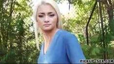 Jouer Bébé blond européen baisé pour de l'argent