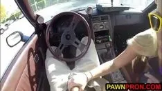 Afspelen Bimbo maakt zijn norse auto en haar kat nat