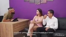 تشغيل زوجي لطيف جدًا في ممارسة الجنس لذا آخذه إلى العلاج ليتعلم كيفية ممارسة الجنس بطريقة قذرة!
