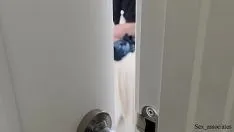 Afspelen Ik werd betrapt tijdens het luisteren naar mijn kamergenoot die zijn nieuwe luidruchtige vriendin neukt.
