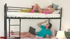 تشغيل 19 يو نزل الصغيرة الكلبة cuntfucked بواسطة الديك