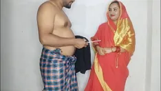 चलाएँ भारतीय इलेक्ट्रीशियन आदमी ने गृहिणी को चोदा