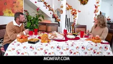 Reproducir Momfap: un desempate de acción de gracias arietta adams, cherry fae, misty meaner, nade nasty, sargento millas