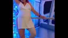 Putar Hotwife steffi satin putih vagina menari