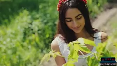 Riproduci Il sensuale spogliarello solista di Cira Nerri e il gioco della fica rasata con le fragole - piccola modella russa