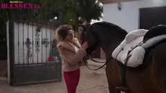 Jouer Paola Hard, une adolescente espagnole à grosse bite, se fait brutaliser à l'extérieur