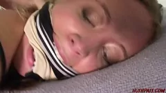 Jouer Le gros cul de Kiara Marie se fait défoncer lors d'une séance de sexe intense entre adolescents