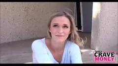 Redare Emma Hix, adolescentă de stradă, se murdărește după dolari