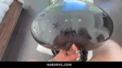 Играть Hardcore Fuck Fest с большой брюнетой Arabelle Raphael