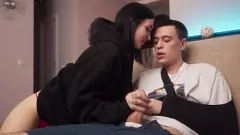 تشغيل أخت رفيعة مع الوشم تصبح خشنة وعاطفية في لقاء 1 على 1