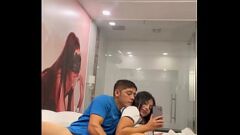 Riproduci Avvicinarsi e personale: una sessione di massaggio cattiva con l'amica di mia sorella