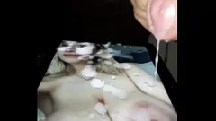 Riproduci Cumtribute Tribute alle enormi tette e areole di Busty Bionde in MO lento
