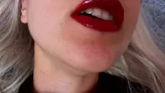 播放 新的性玩具性高潮：长袜，粉红色的猫和黑色长筒袜