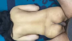 Riproduci Desi milf mamma viene oliata e scopata da un grosso cazzo