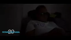Reproduzir Assistindo filme pornô no escuro - versão completa