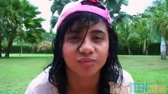 تشغيل Latina Teen Tobie's Beat Pussering Outdiors Outdoors