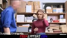 تشغيل تمزق إيما هيكس الانكماش وضربت بخروجها من الإزعاج